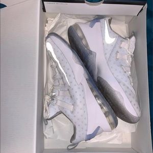 Big kids Nike Lebron XIII low